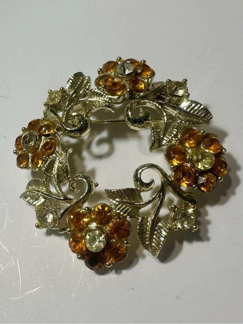 Vintage Topaz Amber Rhinestone Flower Wreath Brooch Pin Gold Tone Mid Century